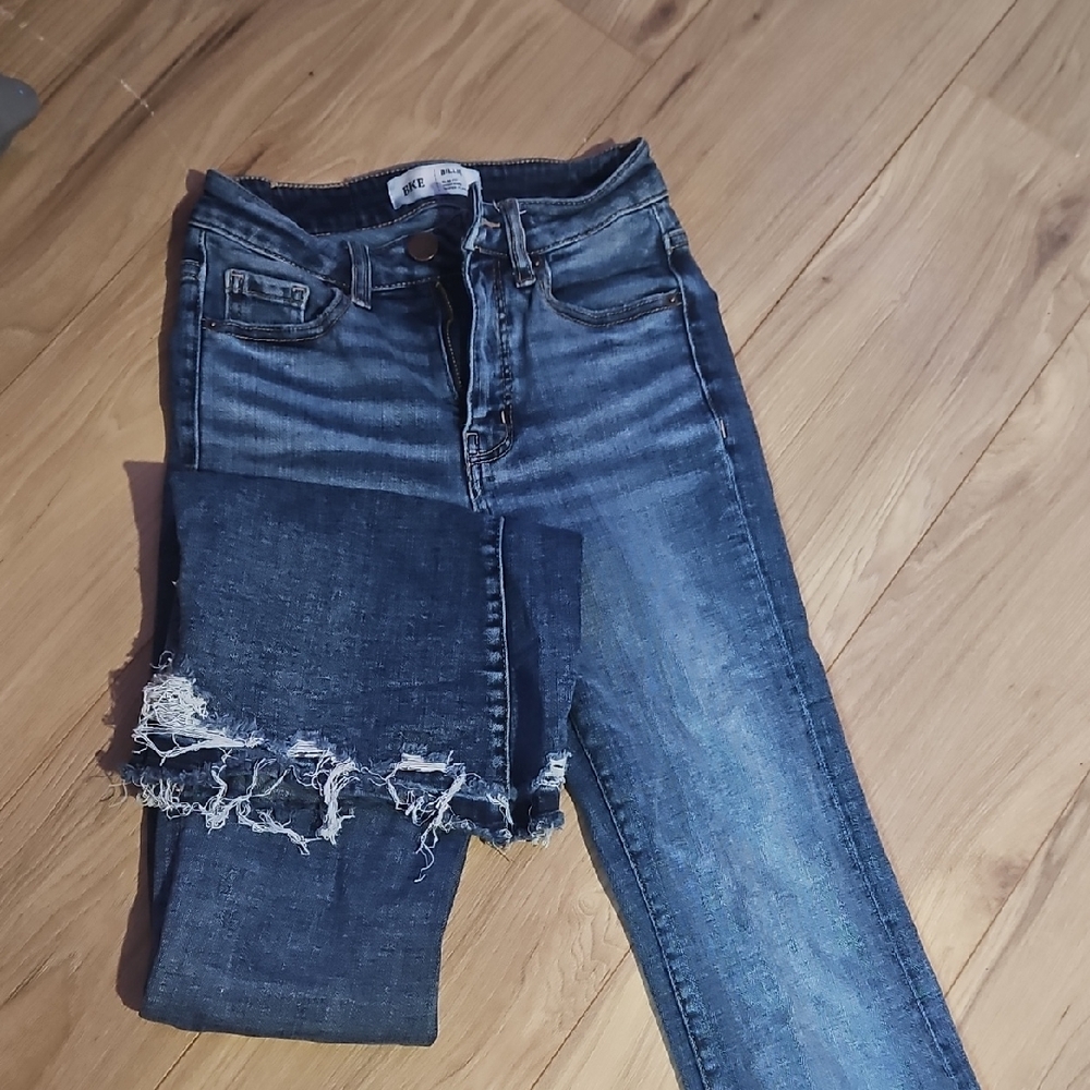 Trendy Distressed Ankle Jeans